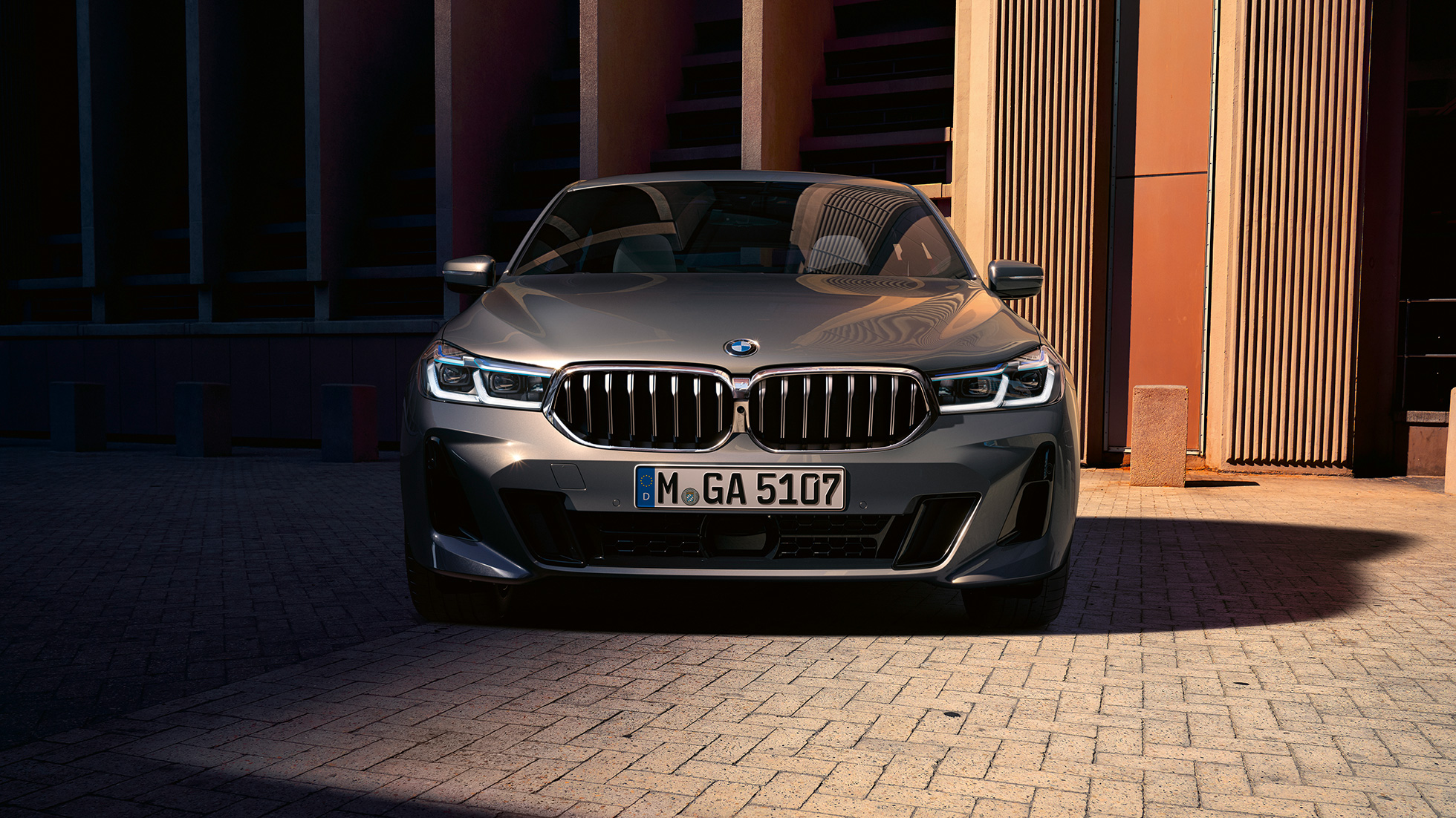 Partea frontală a BMW Seria 6 Gran Turismo, G32, 2020 Imagine cu designul părţii frontale a BMW 640i xDrive Gran Turismo, G32, 2020, în Gri Bernina