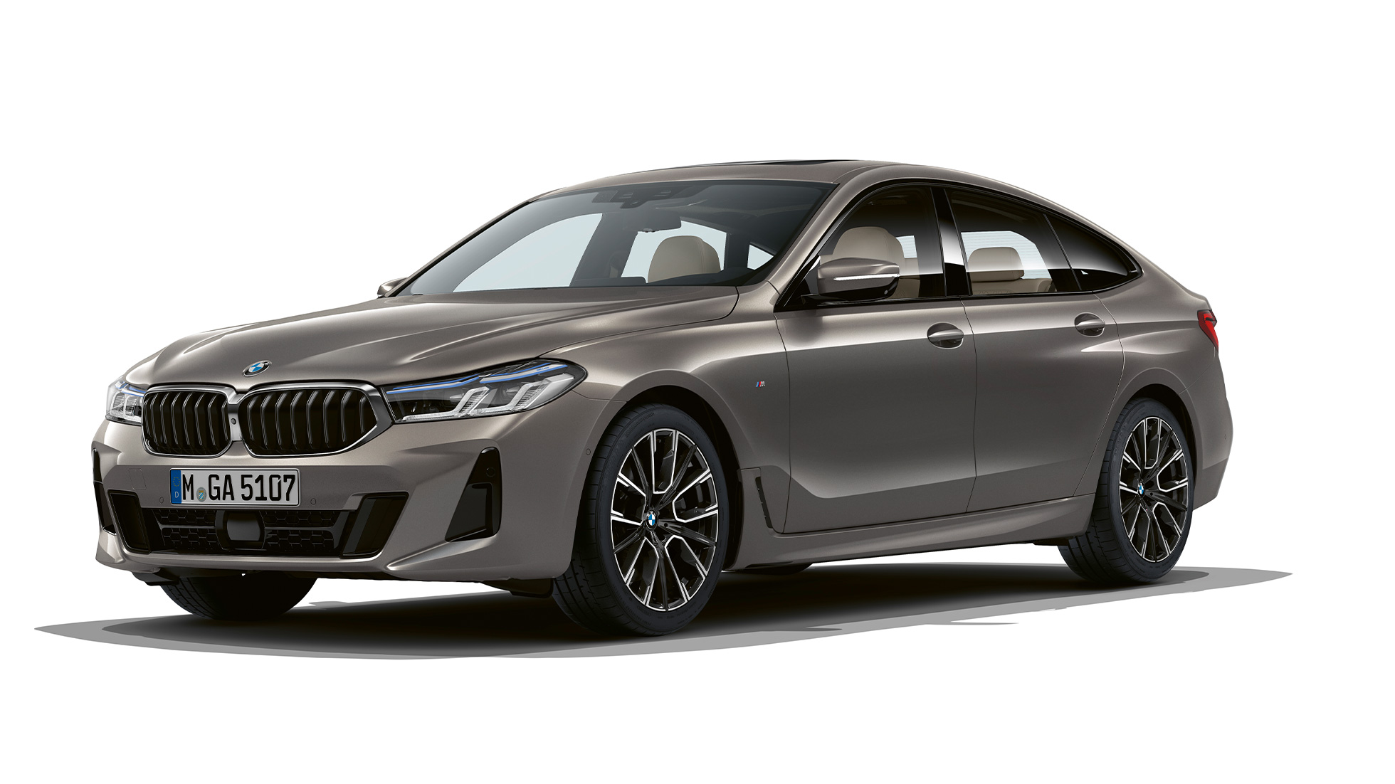 BMW Seria 6 Gran Turismo, G32, 2020, cu pachet M Sport Imagine cu trei sferturi din partea frontală a BMW 640i xDrive Gran Turismo, G32, 2020, în Gri Bernina Amber Effect, cu pachet M Sport