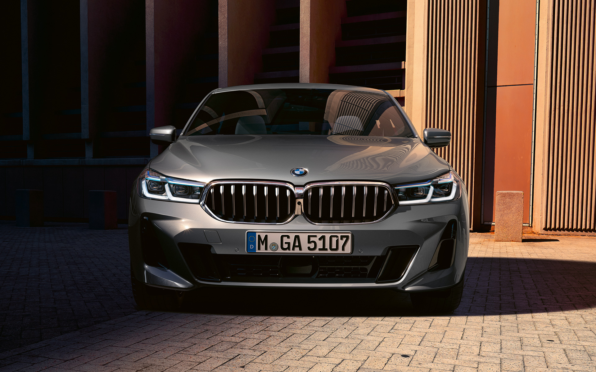 Imagine cu designul părţii frontale a BMW Seria 6 Gran Turismo 640i xDrive, G32, 2020, în Gri Bernina