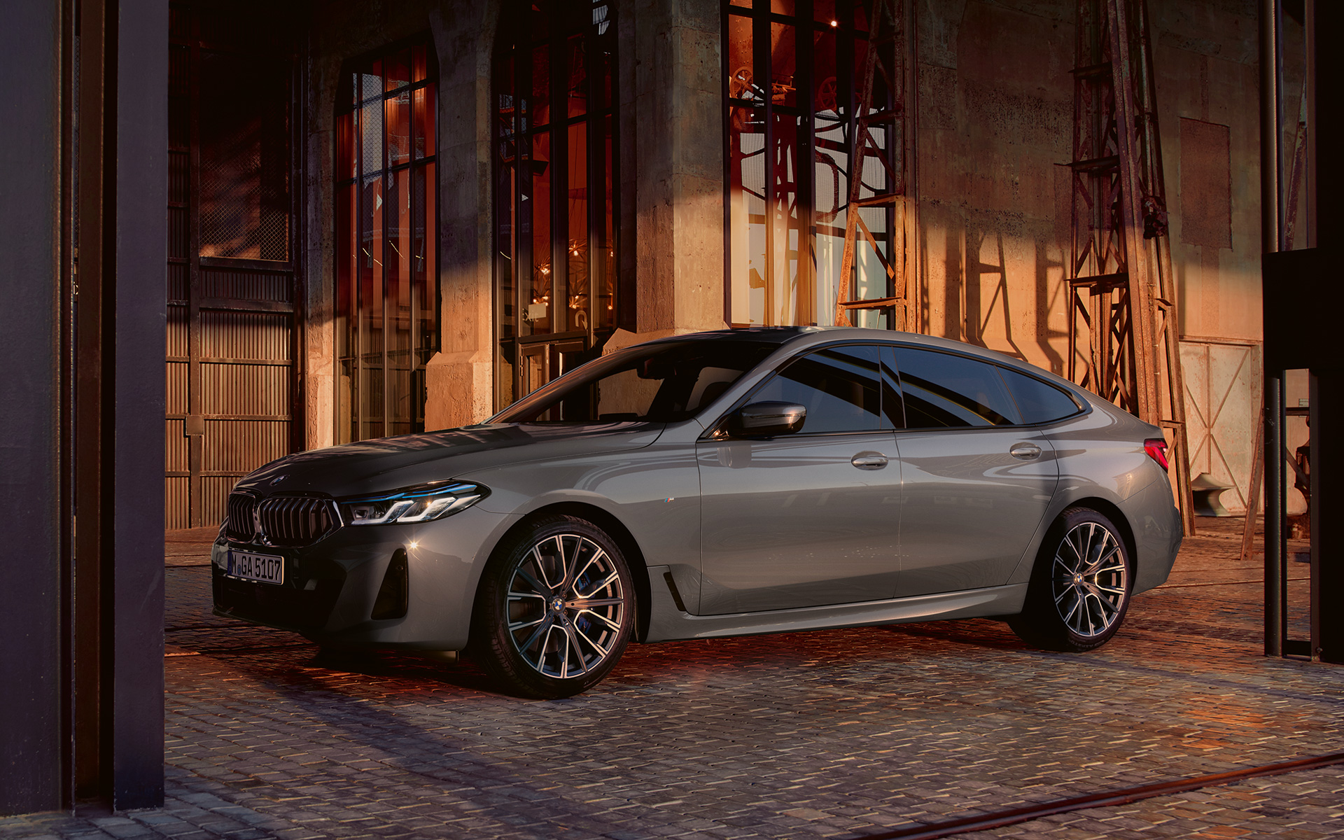 Imagine cu partea laterală a BMW Seria 6 Gran Turismo 640i xDrive, G32, 2020, în Gri Bernina