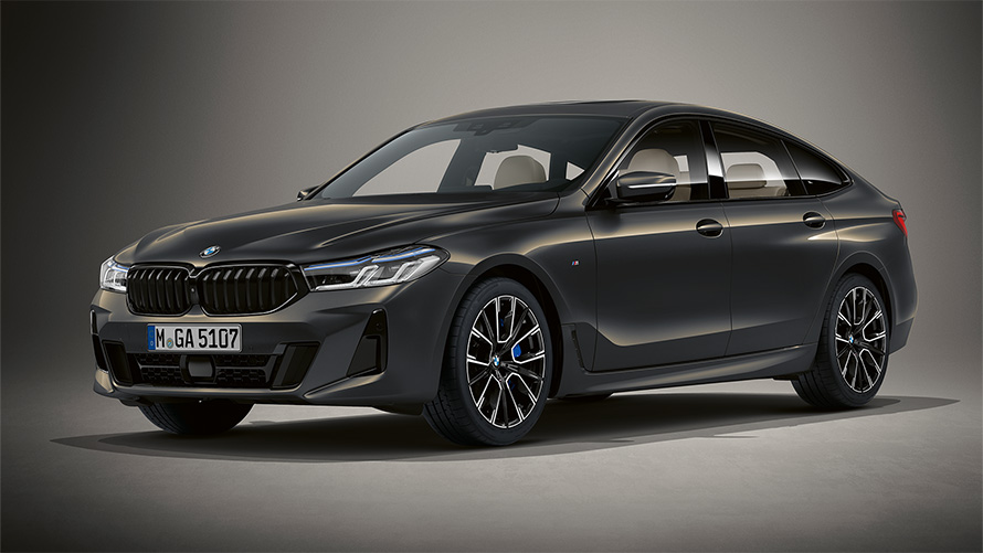 Imagine cu trei sferturi din partea frontală a BMW Seria 6 Gran Turismo G32, 2020, în culoarea exterioară BMW Individual Gri Dravit, staţionând