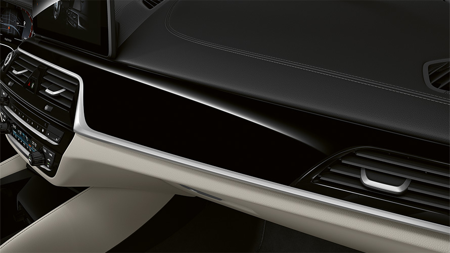 Ornamente interioare BMW Individual în negru piano pentru habitaclul BMW Seria 6 Gran Turismo G32 2020