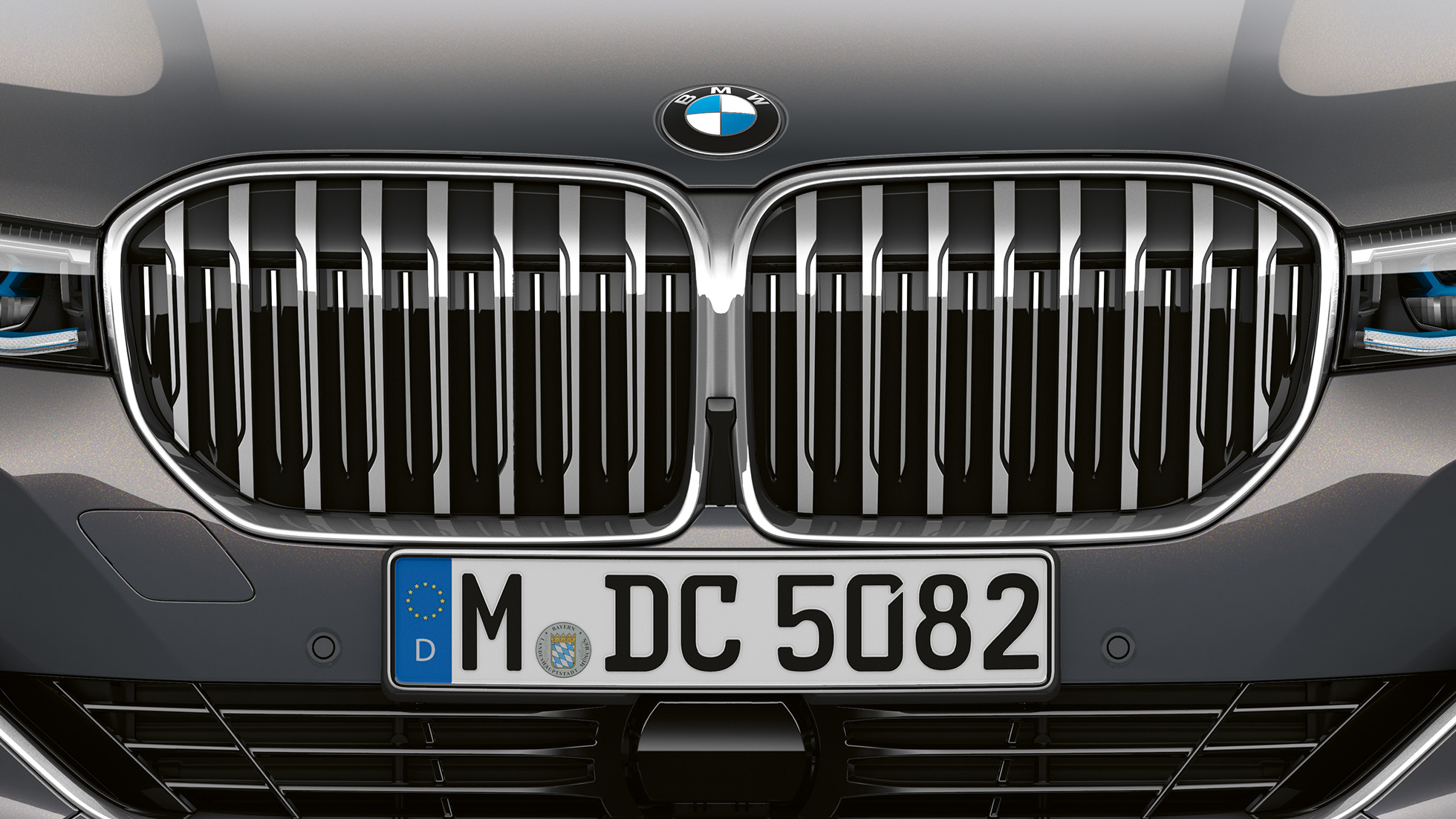 Grila BMW Seria 7 Sedan cu pachetul Design Exterior Pure Excellence Imagine în prim-plan cu grila BMW Seria 7 Sedan cu pachetul Design Exterior Pure Excellence