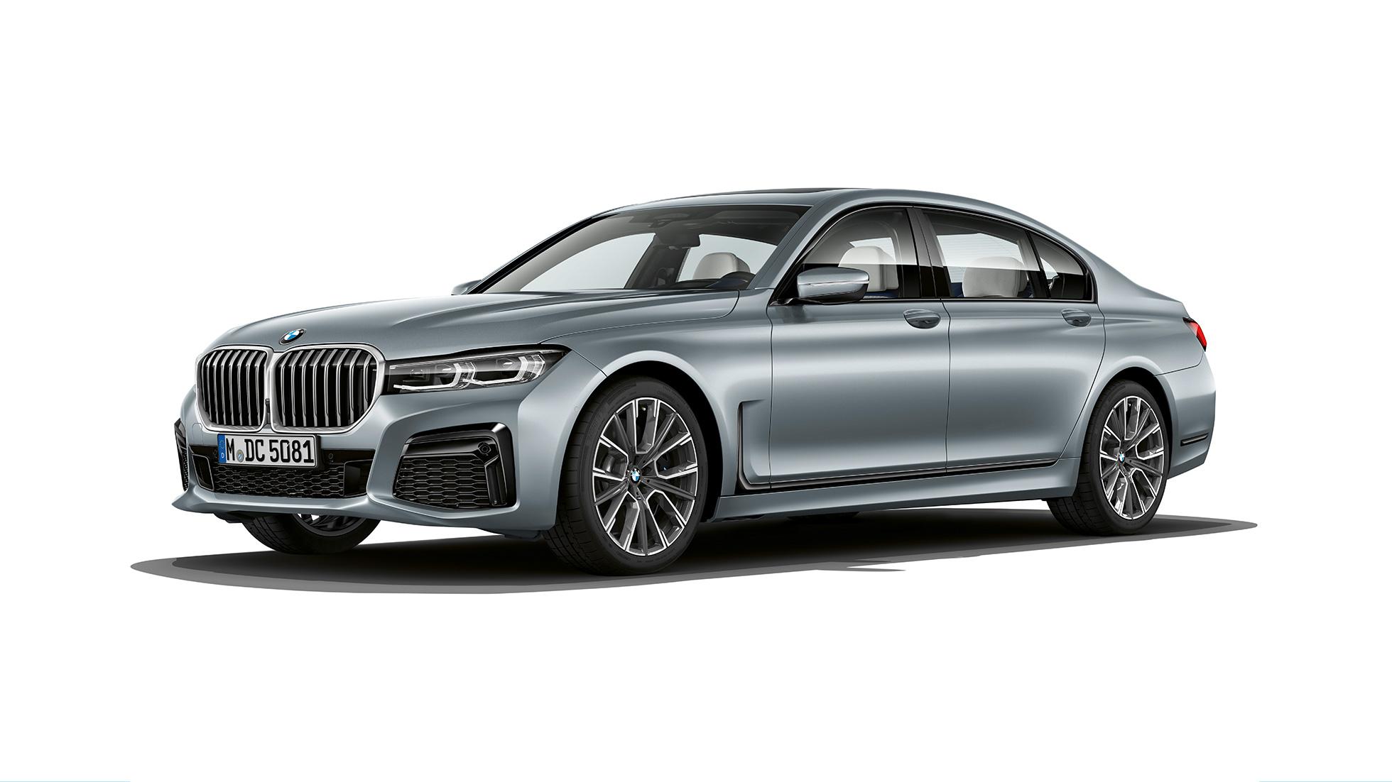 Imagine cu trei sferturi din partea frontală a BMW Seria 7 Sedan gri cu pachet M Sport Imagine cu trei sferturi din partea frontală a BMW Seria 7 Sedan gri cu pachet M Sport