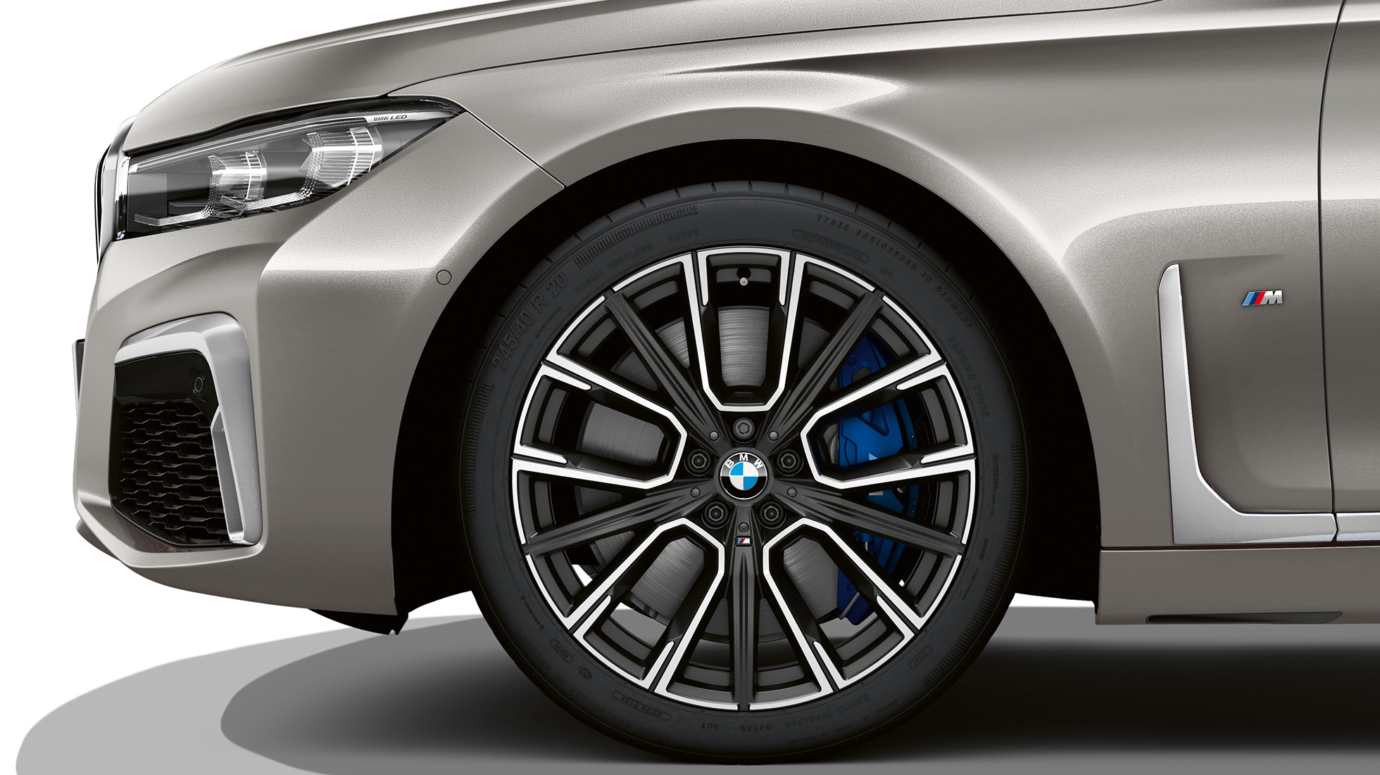 Jantele BMW Seria 7 Sedan cu pachet M Sport Imagine în prim-plan cu jantele BMW Seria 7 Sedan cu pachet M Sport