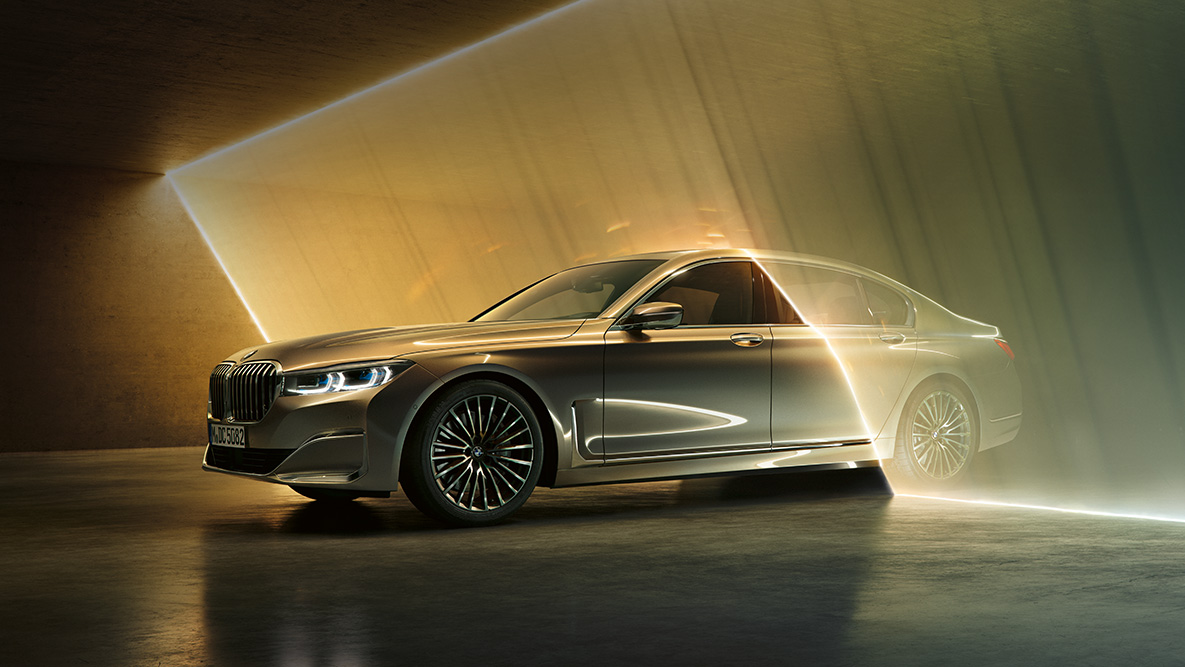 Luminile din partea din spate a noului BMW Seria 7 Sedan BMW Seria 7 Sedan: Imagine în prim plan cu luminile din spate