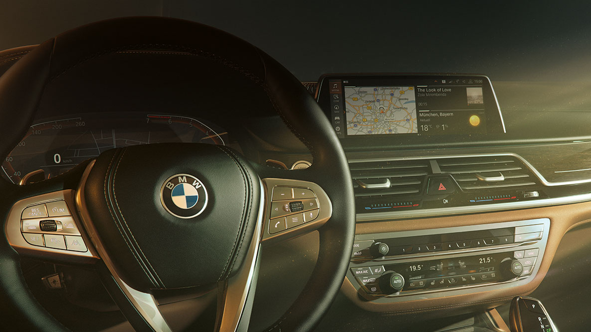BMW Seria 7 Sedan BMW Remote Software Upgrade BMW Remote Software Upgrade: imagine în prim plan cu panoul de instrumente
