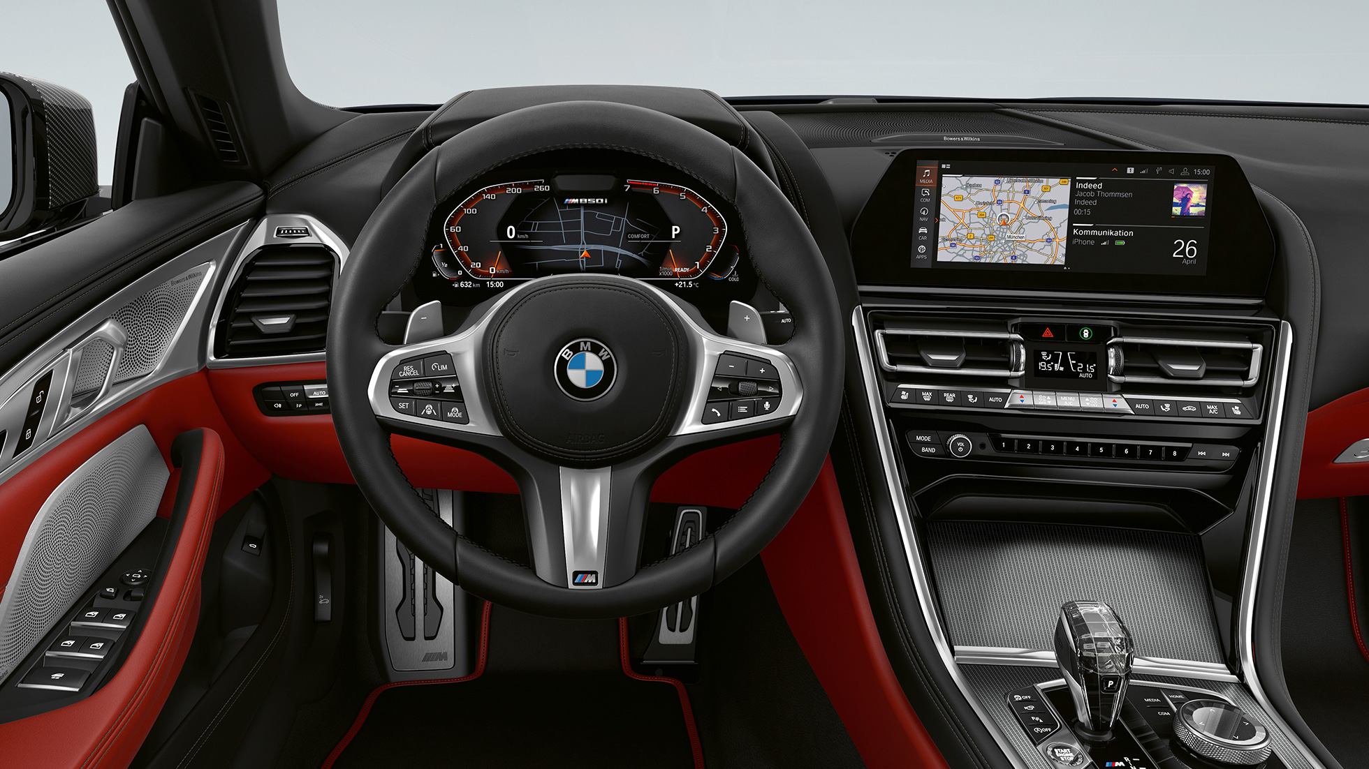 Imagine cu habitaclul şi volanul M îmbrăcat în piele ale BMW M850i xDrive în Negru Carbon metalizat. Imagine cu habitaclul şi volanul M îmbrăcat în piele ale BMW M850i xDrive în Negru Carbon metalizat.