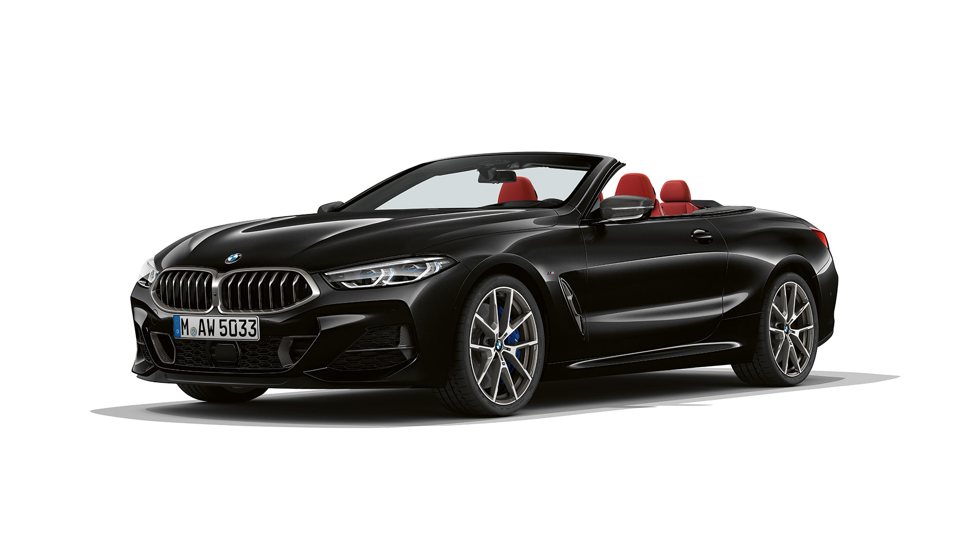 Imagine cu trei sferturi din partea frontală a BMW M850i xDrive în Negru Carbon metalizat Imagine cu trei sferturi din partea frontală a BMW M850i xDrive în Negru Carbon metalizat.