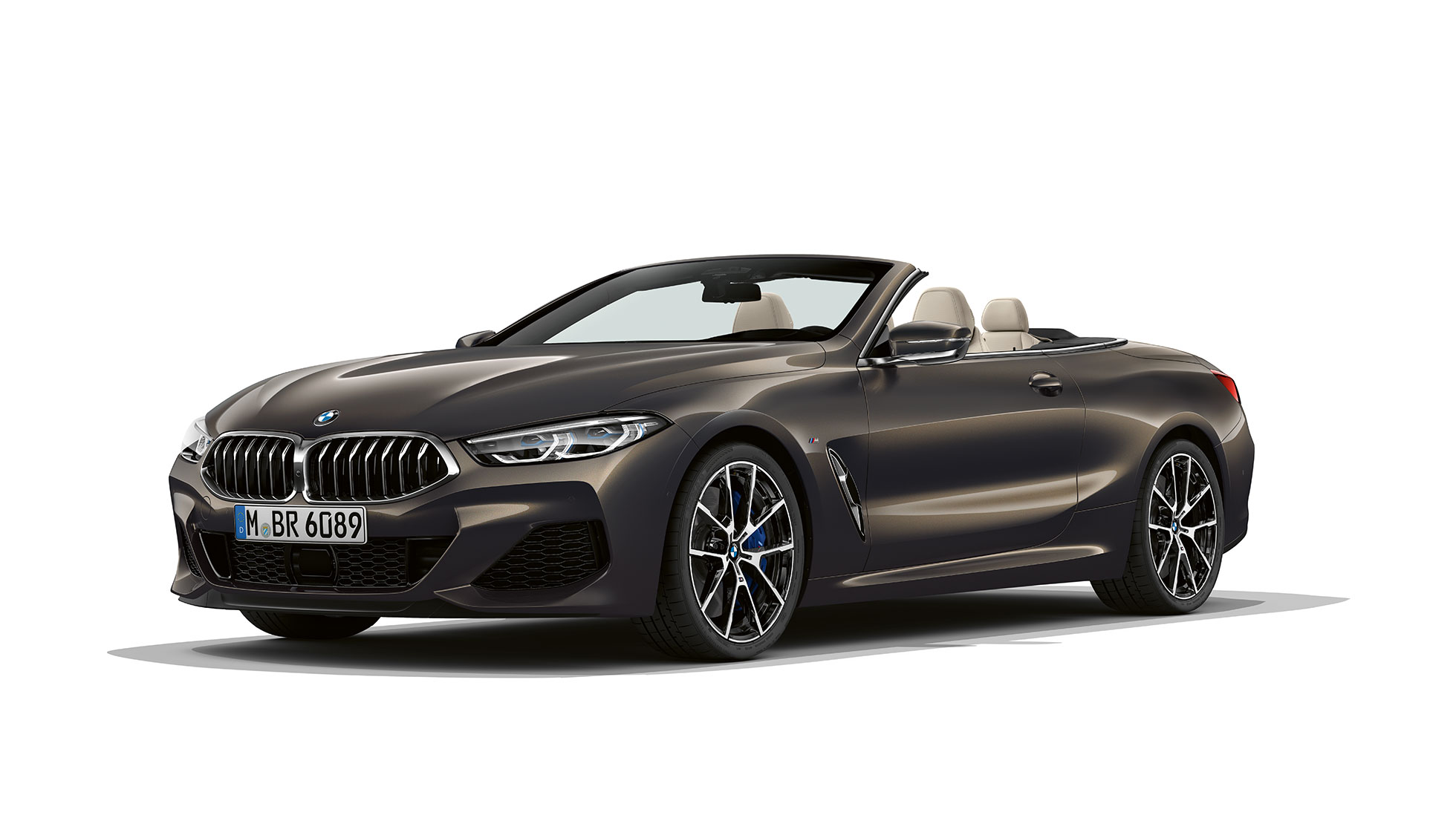 Imagine cu trei sferturi din partea frontală a BMW M850i xDrive în Gri Dravit metalizat. Imagine cu trei sferturi din partea frontală a BMW M850i xDrive în Gri Dravit metalizat.