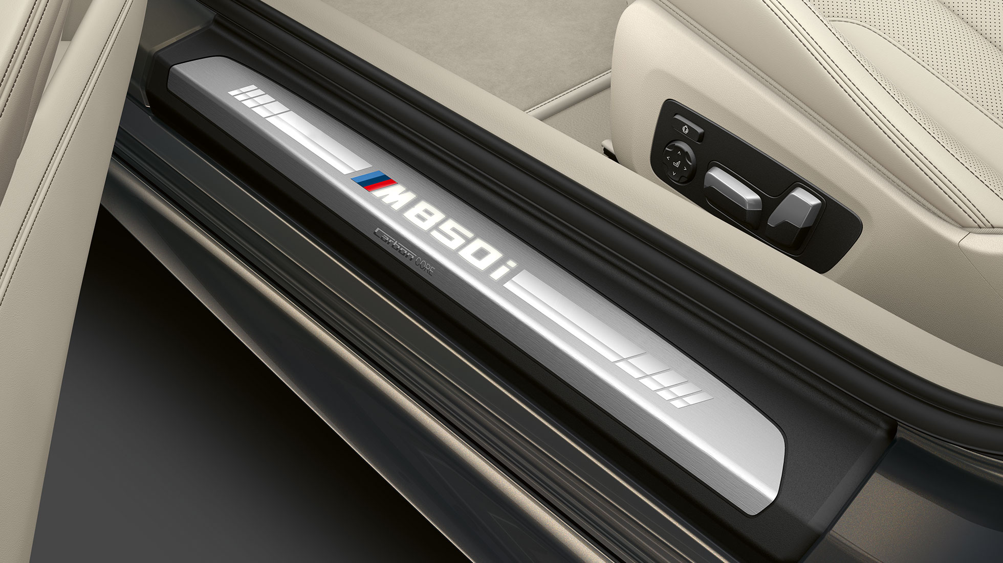 Imagine cu pragurile portierelor BMW M850i xDrive în Gri Dravit metalizat. Imagine cu pragurile portierelor BMW M850i xDrive în Gri Dravit metalizat.