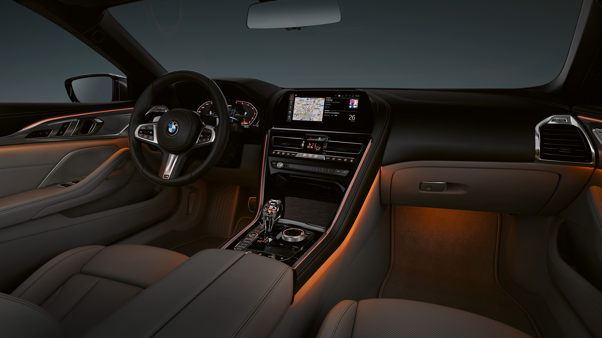 Lumină ambientală în interiorul BMW M850i xDrive. Lumină ambientală în interiorul BMW M850i xDrive.