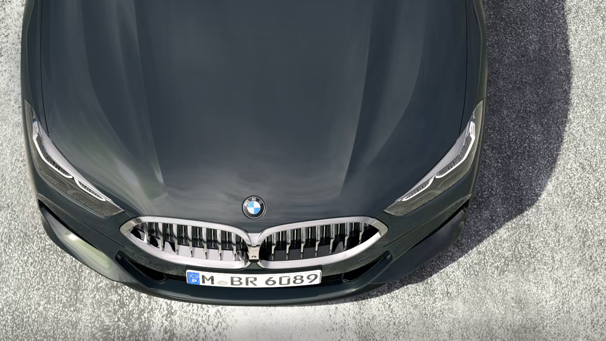 Perspectivă frontală de sus asupra motorului BMW TwinPower Turbo pe benzină cu 8 cilindri al BMW M850i xDrive. Perspectivă frontală de sus asupra motorului BMW TwinPower Turbo pe benzină cu 8 cilindri al BMW M850i xDrive.