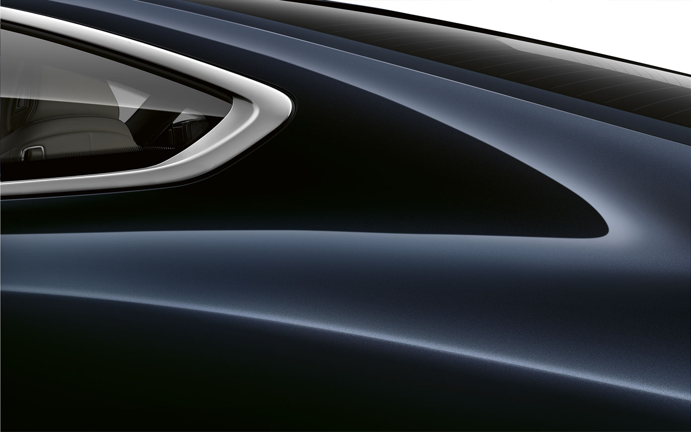 Imagine în prim-plan cu montantul C al BMW Seria 8 Coupé. Imagine în prim-plan cu montantul C al BMW Seria 8 Coupé în Negru Carbon metalizat.