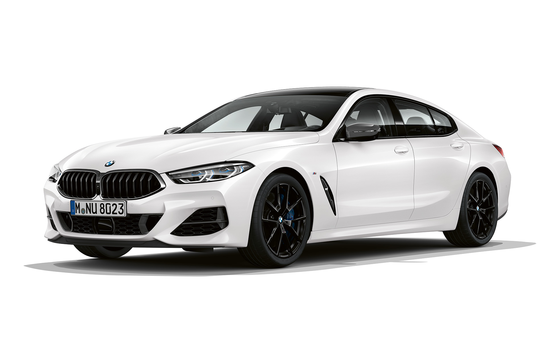 BMW Seria 8 Gran Coupé „Pure Contrast” Imagine cu trei sferturi din partea frontală a BMW Seria 8 Gran Coupé „Pure Contrast”