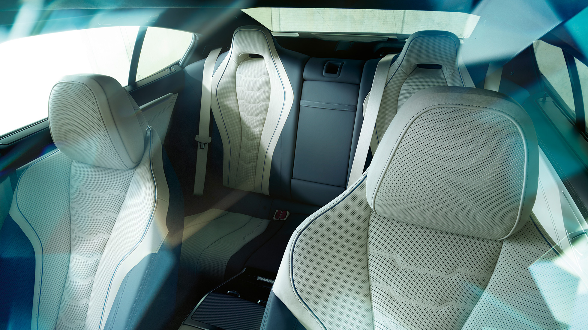 Echipamentele interioare ale BMW Seria 8 Gran Coupé Imagine cu designul echipamentelor interioare ale BMW Seria 8 Gran Coupé