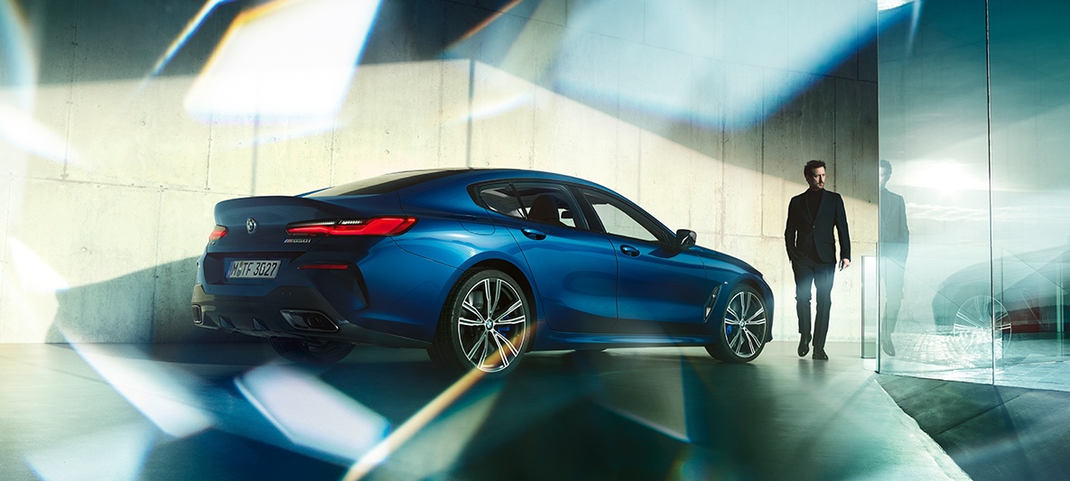 Imagine cu trei sferturi din partea spate a BMW Individual Seria 8 Gran Coupé Imagine cu trei sferturi din partea spate a BMW Individual Seria 8 Gran Coupé