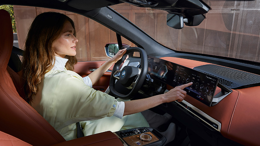 BMW iDrive al BMW iX i20 SUV electric BMW iX i20 2021 SUV electric BMW iDrive imagine din interiorul habitaclului Suite