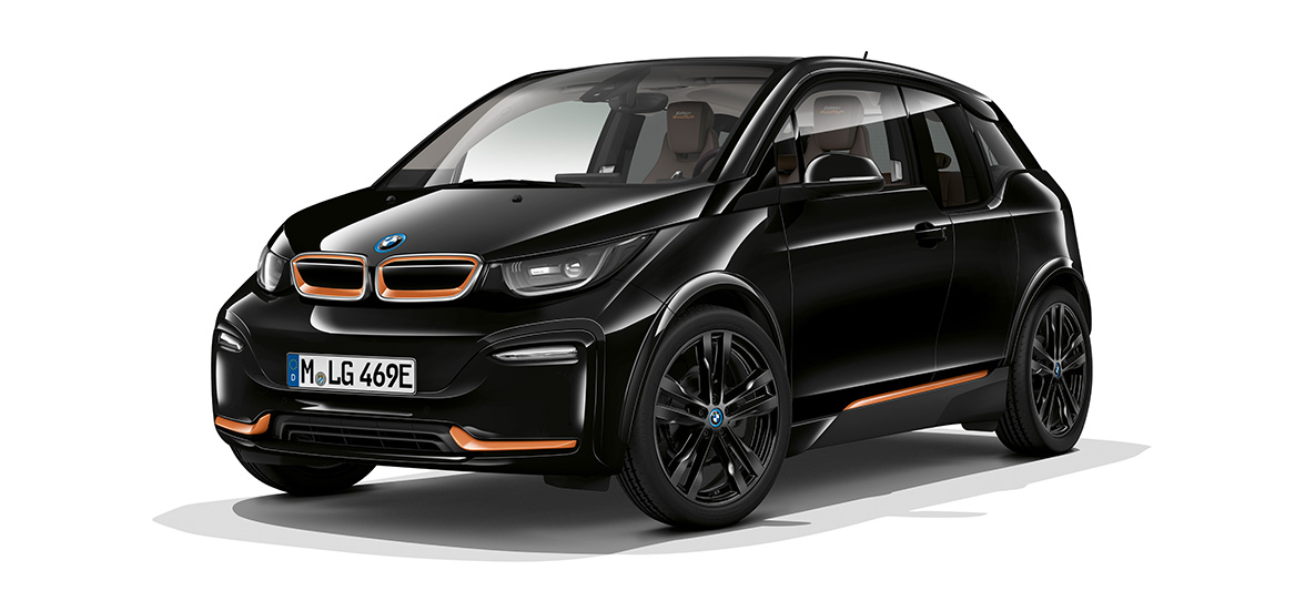 Imagine cu trei sferturi din partea frontală a BMW i3s „Edition RoadStyle”, 2019 Imagine cu trei sferturi din partea frontală a BMW i3s „Edition RoadStyle”, I01, 2019, în Negru Fluid cu detalii în E-Copper