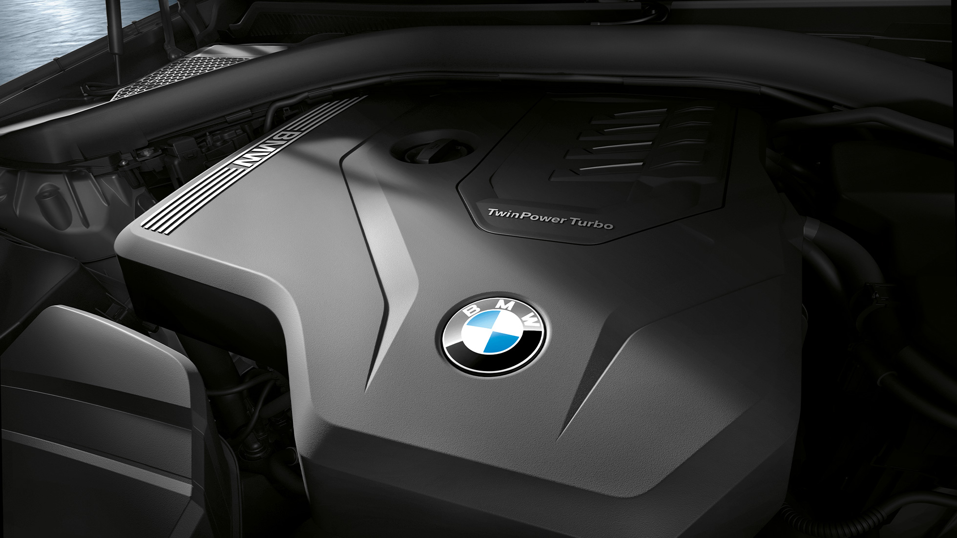 Motorul BMW M340i xDrive Sedan Imagine în prim-plan cu motorul BMW M340i xDrive Sedan, G20, în Negru Sapphire metalizat