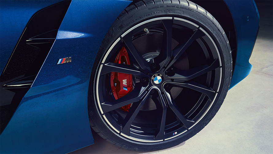 BMW Z4 M40i 2022 Albastru Portimao, ornamente pentru ţevile de evacuare cu design unic