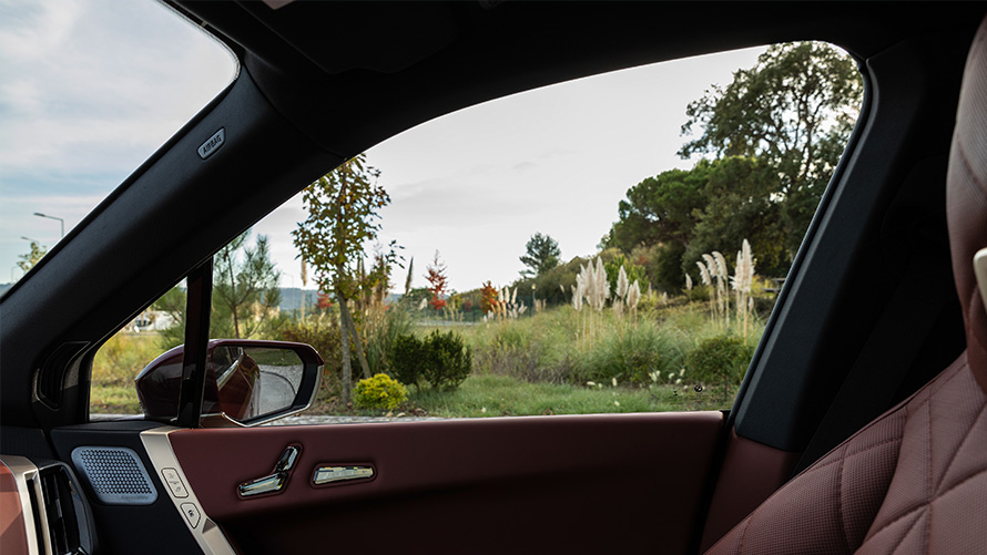 BMW iX M60 i20 2022, SUV electric, BMW iX M60 Emblemă M BMW iX M60 i20 2022 SUV electric, BMW Individual Storm Bay