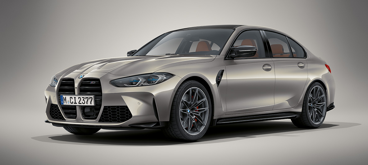 BMW M3 Sedan G80 2020 în BMW Individual Albastru Tanzanite metalizat Imagine cu trei sferturi din partea frontală a BMW M3 Sedan G80 2020 în BMW Individual Albastru Tanzanite metalizat, staţionând