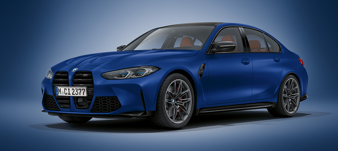 BMW M3 Sedan G80 2020 în BMW Individual Gri Frozen Dark metalizat Imagine cu trei sferturi din partea frontală a BMW M3 Sedan G80 2020 în BMW Individual Gri Brooklyn metalizat, staţionând