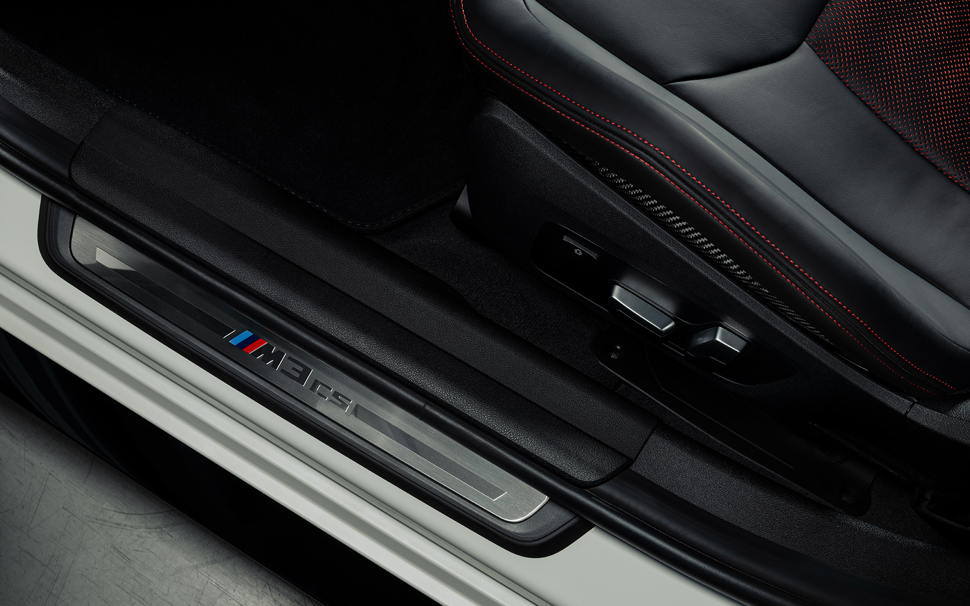 BMW M3 CS Prag pentru portieră specific CS BMW M3 CS Prag pentru portieră specific CS