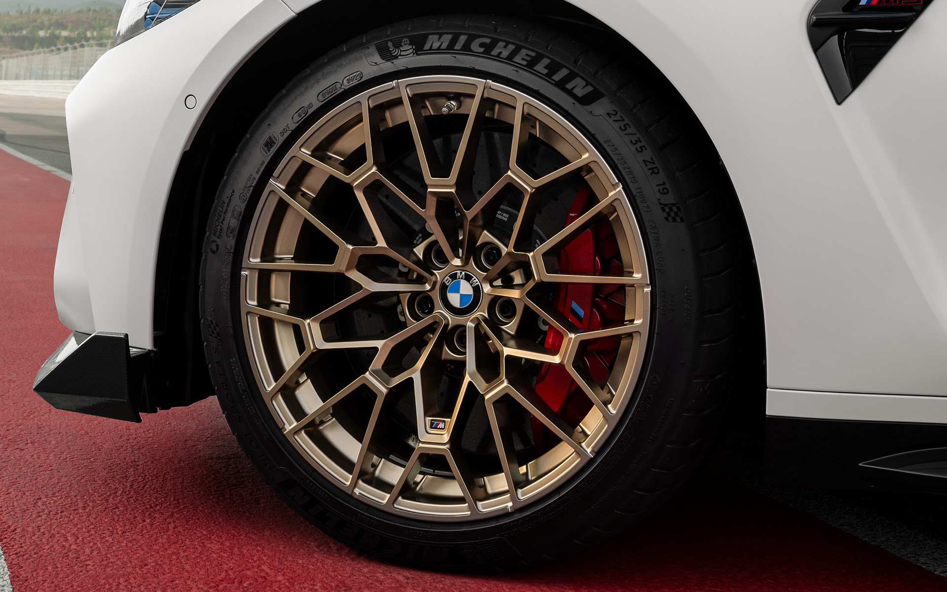 BMW M3 CS Frâne M Carbon cu discuri din ceramică, Roşu lucios BMW M3 CS Frâne M Carbon cu discuri din ceramică, Roşu lucios