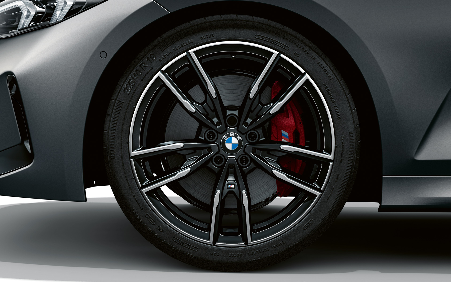 Jante M din aliaj uşor Double-spoke de 19”, tip 792, Jet Black Bicolor M ale BMW M340i xDrive Sedan Jante M din aliaj uşor Double-spoke de 19”, tip 792 M, Jet Black Bicolor ale BMW M340i xDrive Sedan în BMW Individual Gri Frozen Pure