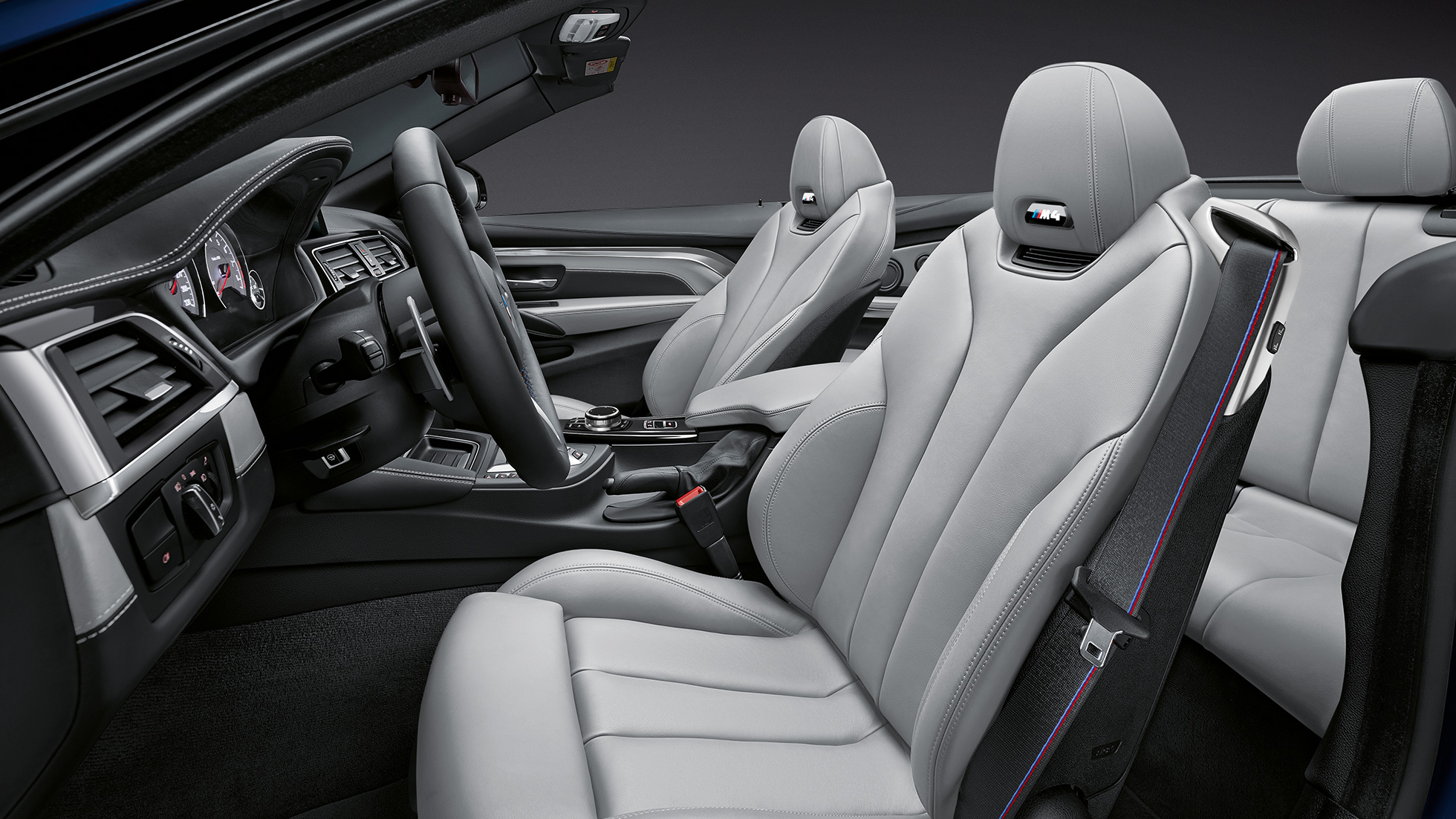 Interiorul BMW M4 Cabriolet Imagine din habitaclul BMW M4 Cabriolet