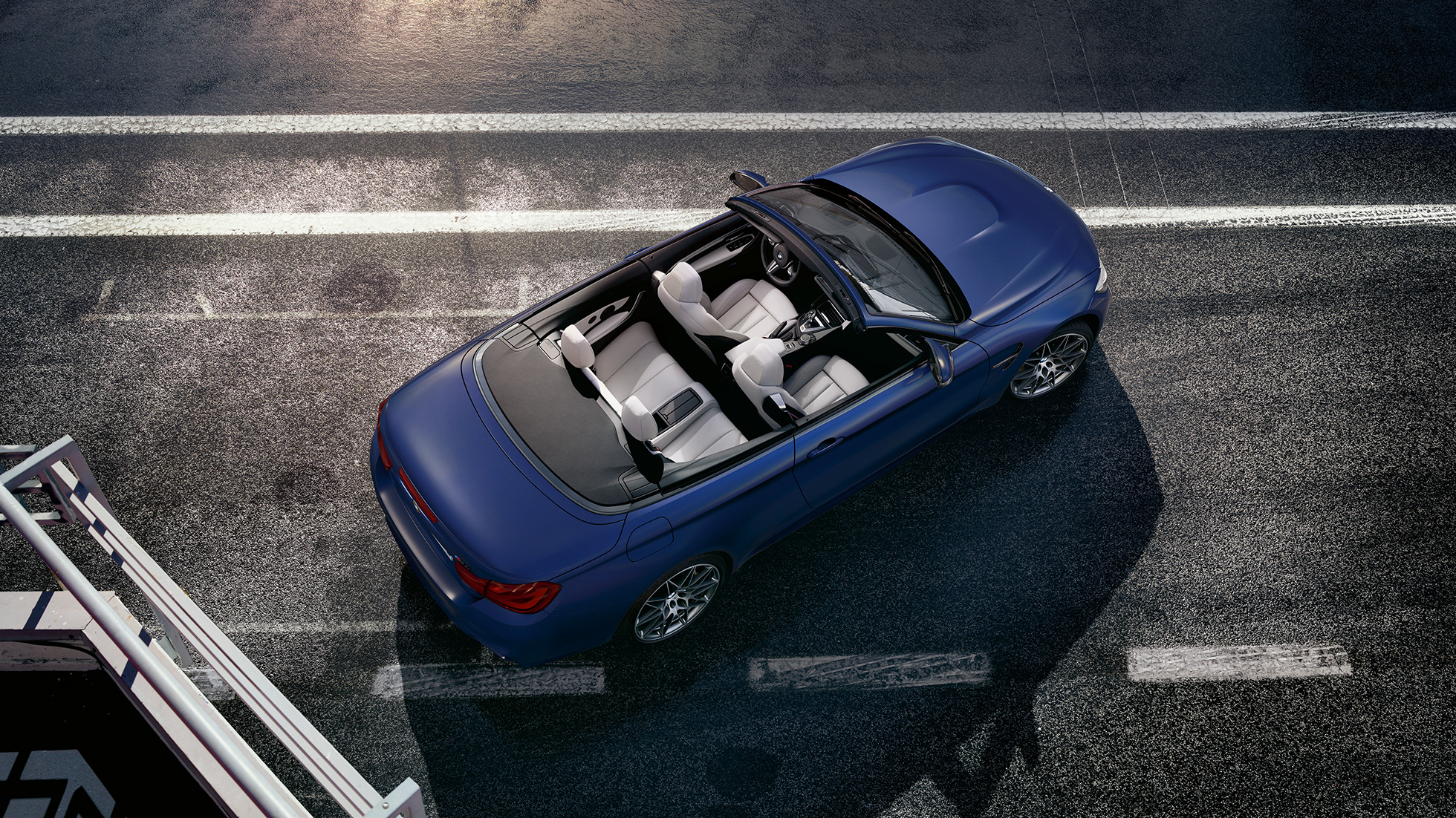Hard-top-ul BMW M4 Cabriolet Imagine de sus cu designul hard-top-ului BMW M4 Cabriolet