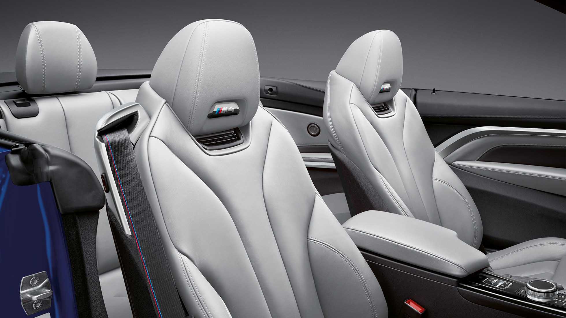 Imagine din interiorul BMW M4 Cabriolet Imagine din interior cu designul tapiţeriei BMW M4 Cabriolet