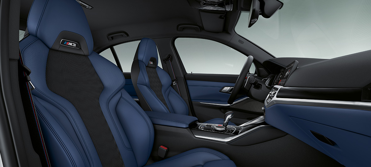 Imagine din interior cu tapiţeria BMW Individual din piele Merino integrală în Albastru Fjord/Negru a BMW M4 Coupé G82 2020 Imagine din interior cu tapiţeria BMW Individual din piele Merino integrală în Albastru Fjord/Negru a BMW M4 Coupé G82 2020