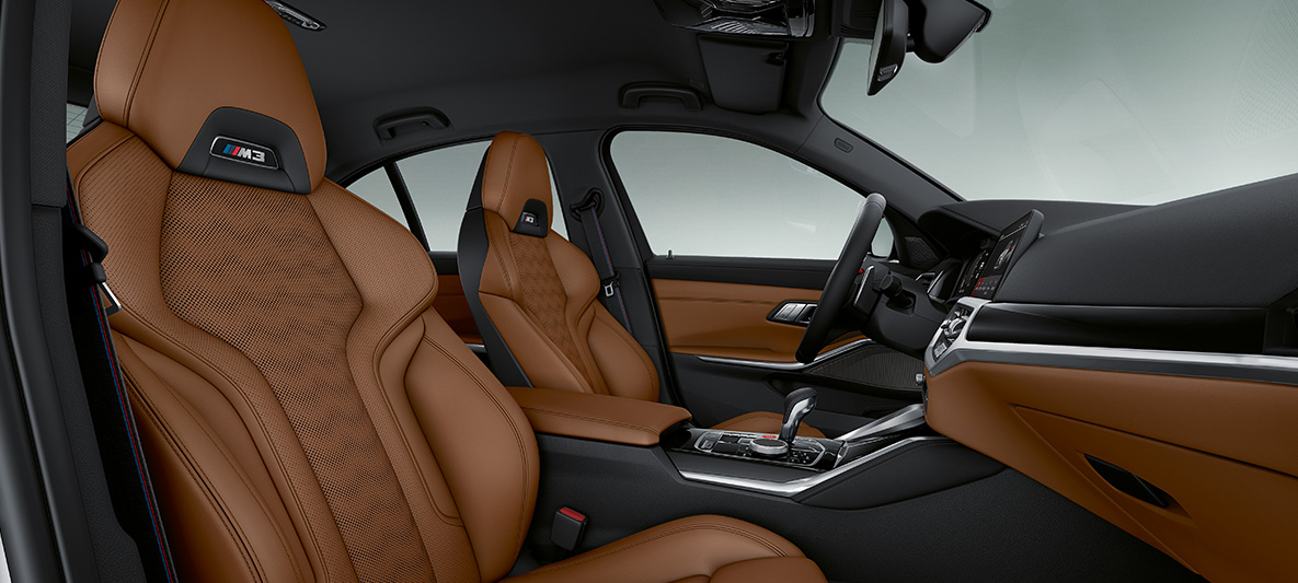 Imagine din interior cu tapiţeria BMW Individual din piele Merino integrală în Roşu Tartufo a BMW M4 Coupé G82 2020 Imagine din interior cu tapiţeria BMW Individual din piele Merino integrală în Tartufo a BMW M4 Coupé G82 2020