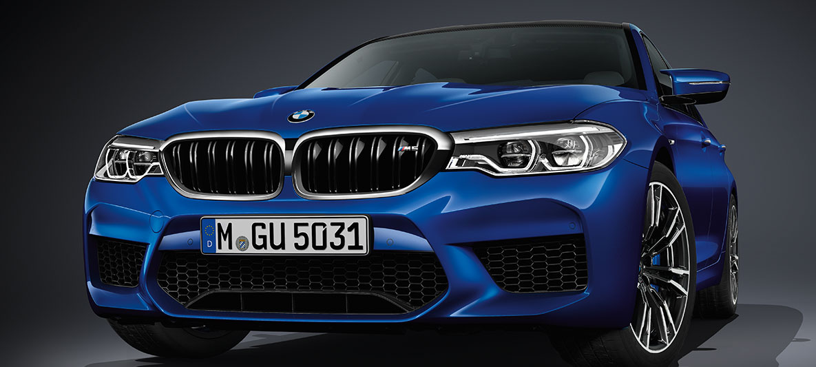 Designul M5 în partea frontală. Imagine cu partea frontală a BMW M5.