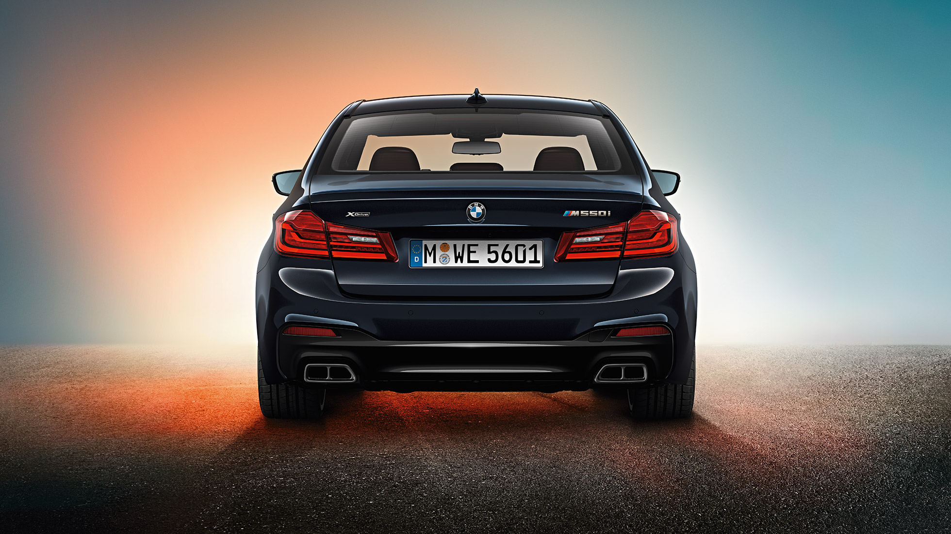 Designul părţii spate. Imagine cu designul părţii spate a BMW M550i şi a BMW M550d.