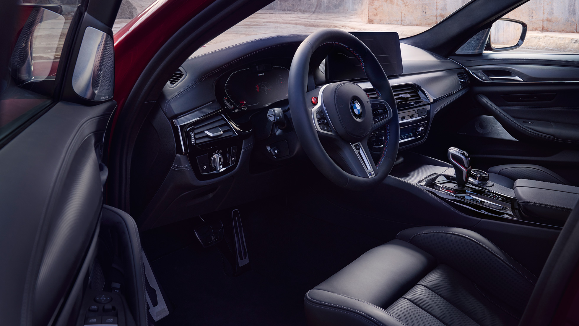 Imagine cu habitaclul BMW M5 Competition, F90, LCI, Facelift, 2020 Imagine cu habitaclul BMW M5 Competition, F90, LCI, Facelift, 2020, cu portiera deschisă