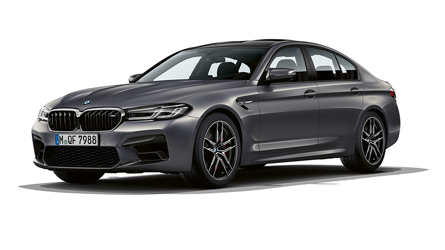 Imagine cu trei sferturi din partea frontală a BMW M5, în Gri Brands Hatch metalizat