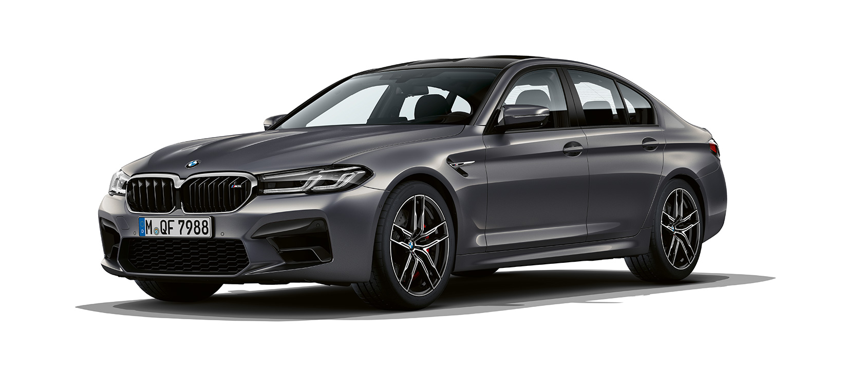 Imagine cu trei sferturi din partea frontală a BMW M5 Imagine cu trei sferturi din partea frontală a BMW M5, în Gri Brands Hatch metalizat