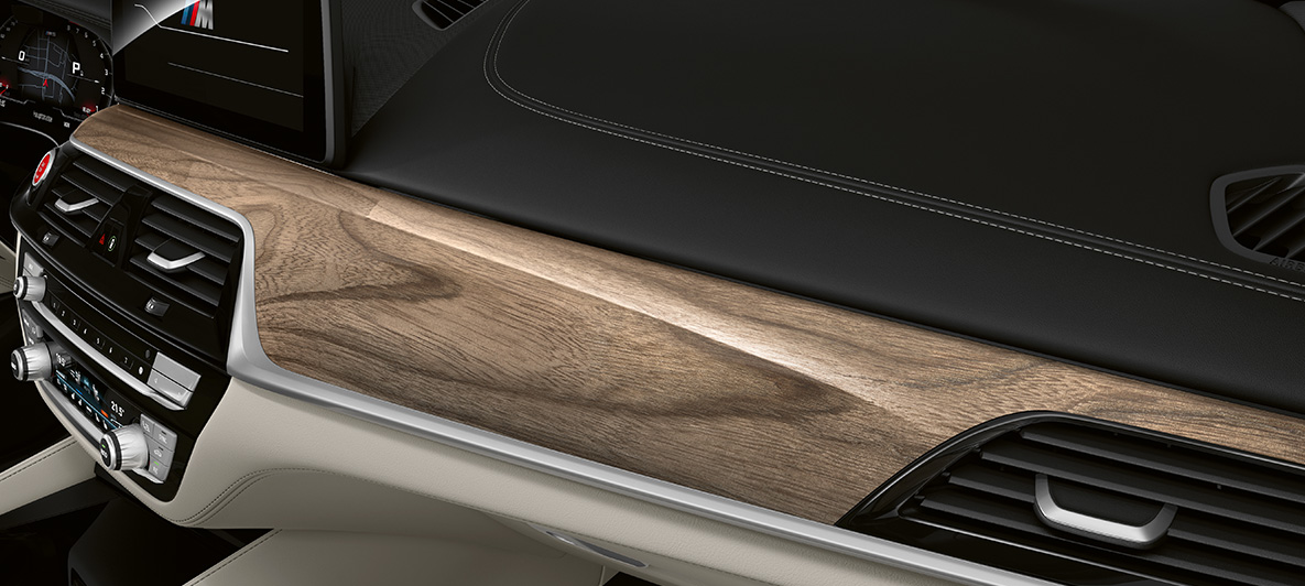 Ornamente interioare BMW Individual din lemn fin maro deschis Sen ale BMW M5 Sedan F90 2020 Imagine cu interiorul BMW M5 Sedan Individual, F90, LCI, Facelift, 2020, cu ornamente interioare BMW Individual din lemn fin Sen maro deschis