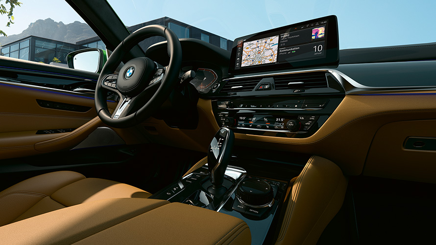 Imagine din interior cu BMW M550i xDrive Sedan