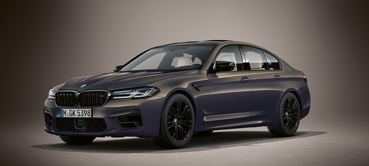 BMW M5 Sedan F90 2020, în Gri Alvite de la BMW Individual Imagine cu trei sferturi din partea frontală a BMW M5 Sedan Individual, F90, LCI, Facelift, 2020, în Gri Alvite metalizat de la BMW Individual