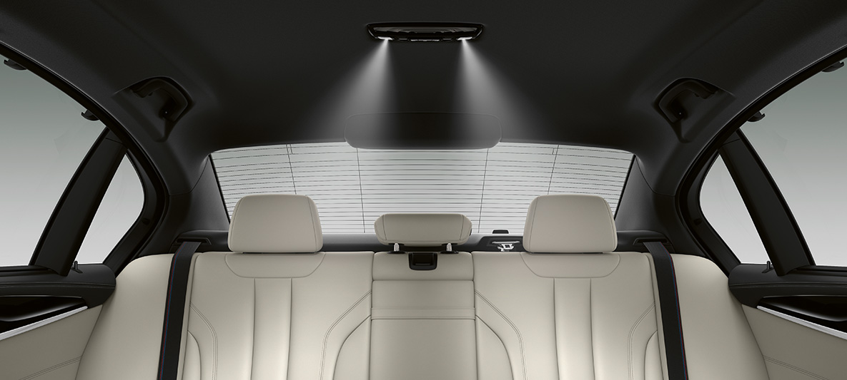 Imagine cu interiorul BMW M5 Sedan F90 2020, cu capitonaj pentru plafon BMW Individual în antracit cu lumini Imagine cu interiorul BMW M5 Sedan Individual, F90, LCI, Facelift, 2020, cu capitonaj pentru plafon BMW Individual în antracit cu lumini