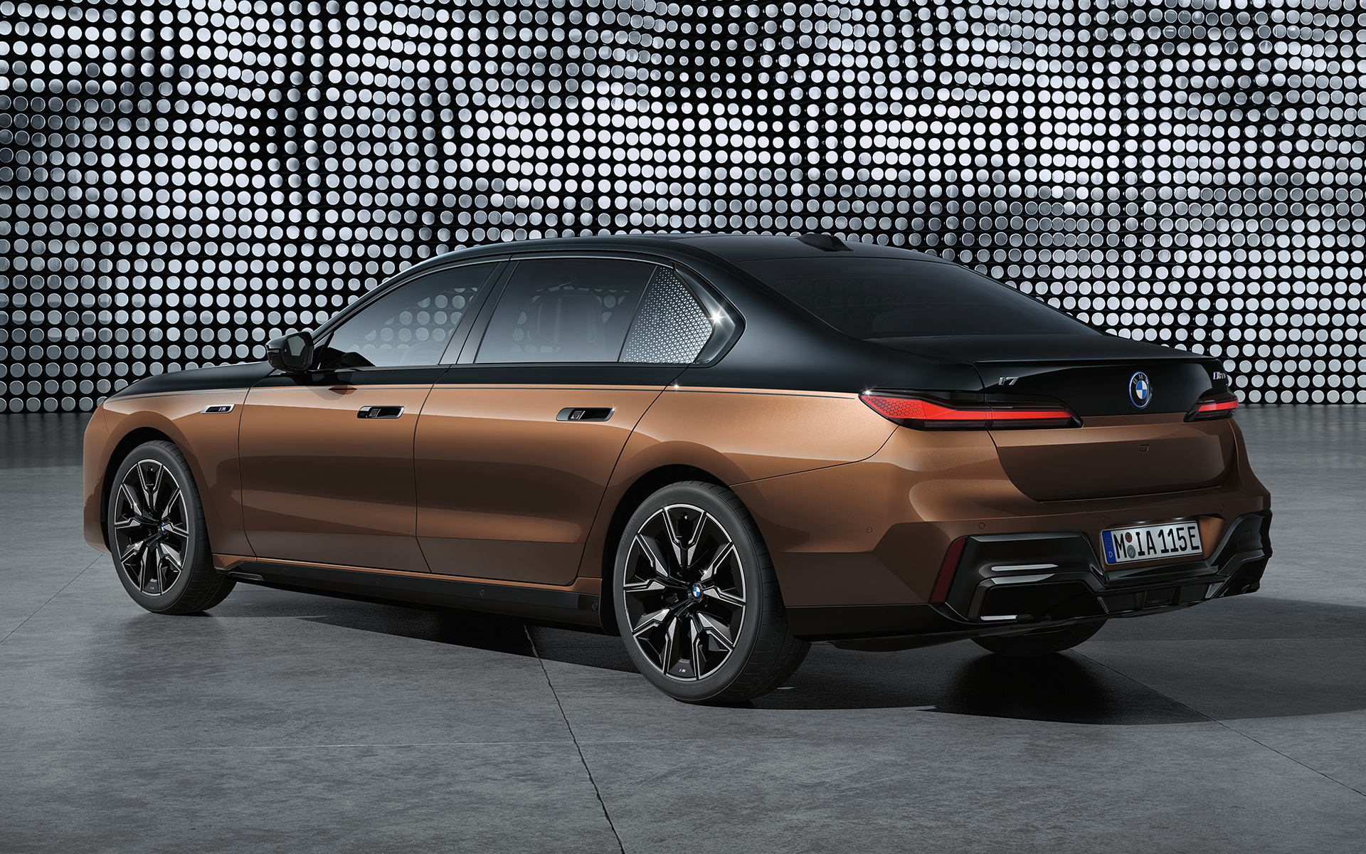 Vopsea exterioară în două tonuri, BMW i7 M70 xDrive Sedan BMW i7 M70 xDrive Sedan, vopsea exterioară în două tonuri