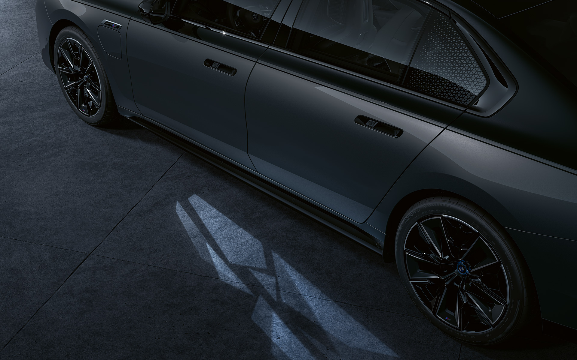 BMW M760e xDrive Sedan