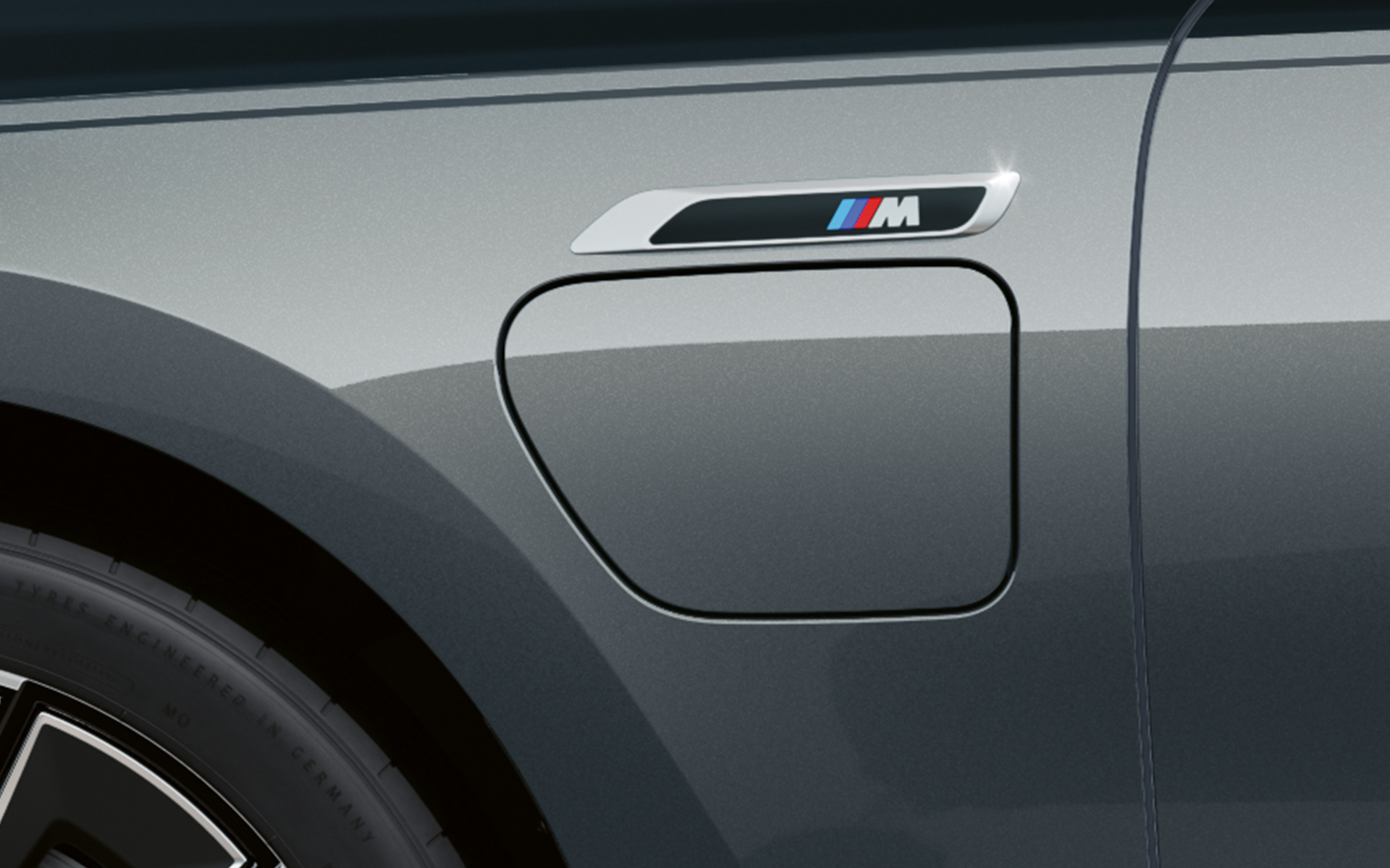 BMW M760e xDrive Sedan