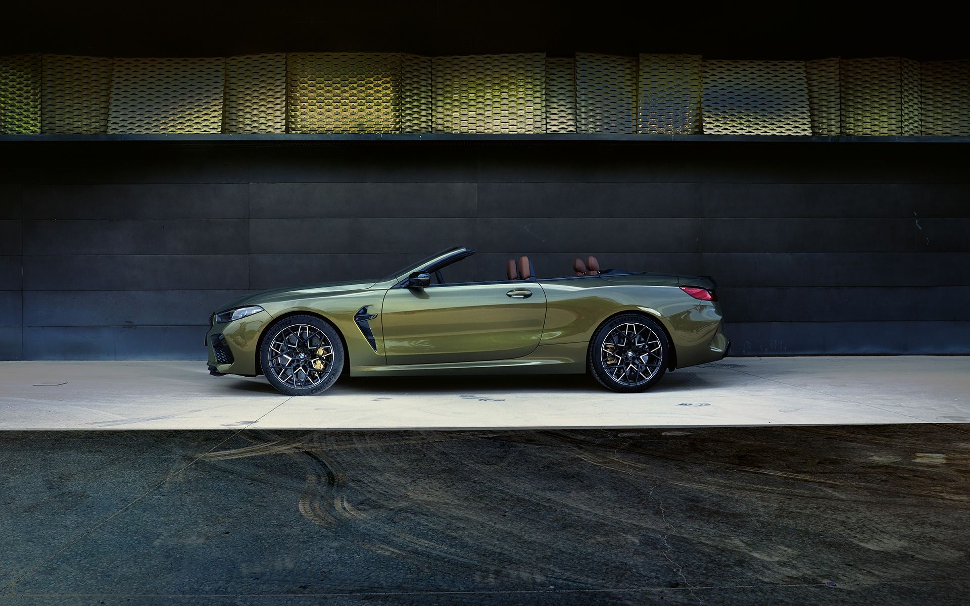 BMW M8 Competition Cabriolet, BMW Individual Brass