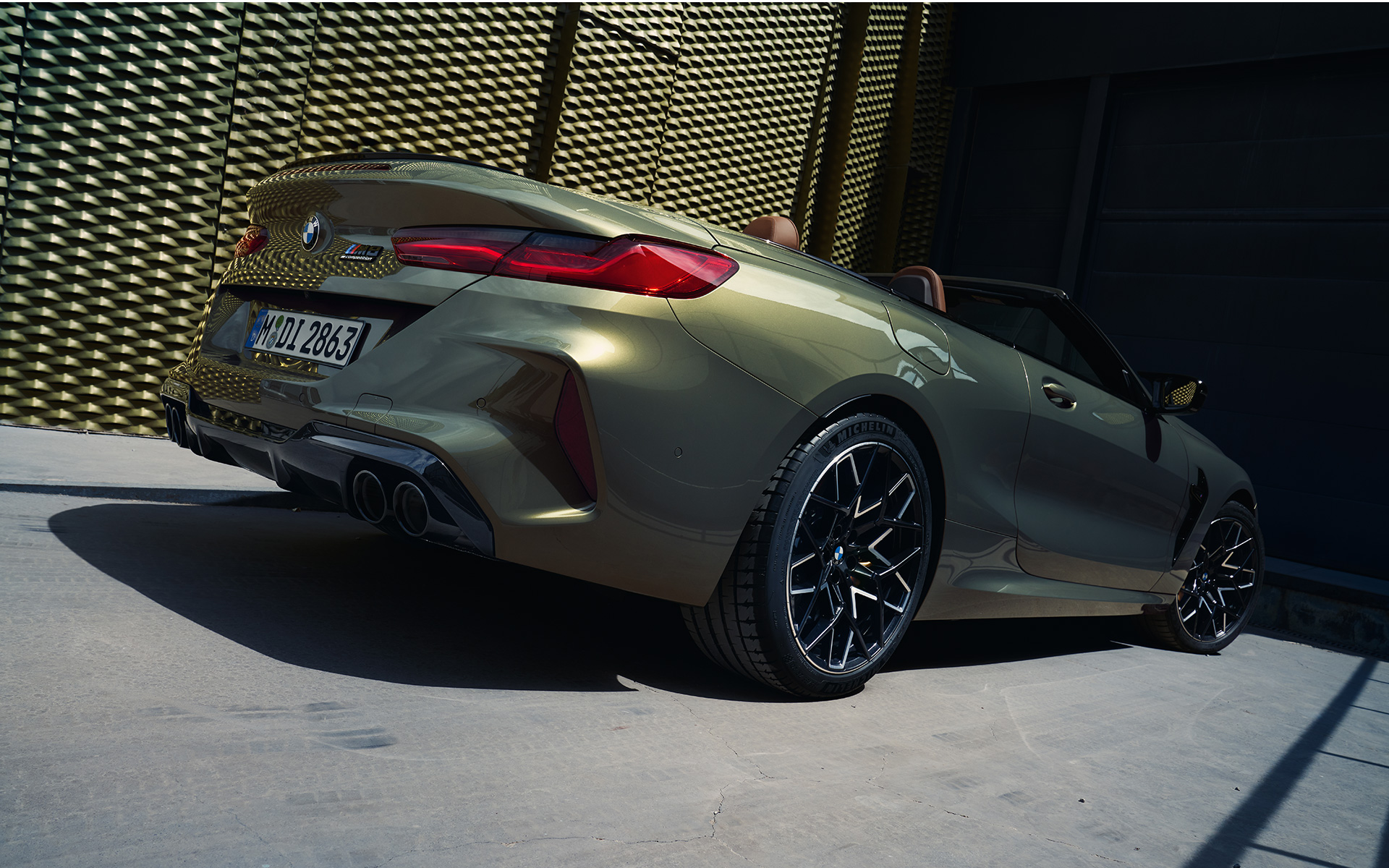 BMW M8 Competition Cabriolet, BMW Individual Brass